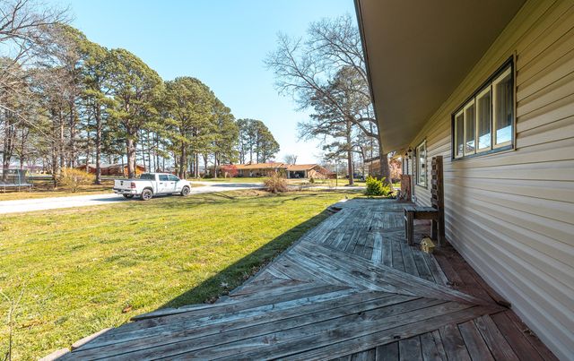 1325 W Crest Drive, Houston, MO 65483