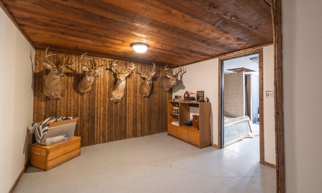 1325 W Crest Drive, Houston, MO 65483