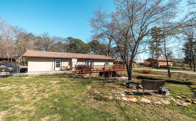 1325 W Crest Drive, Houston, MO 65483