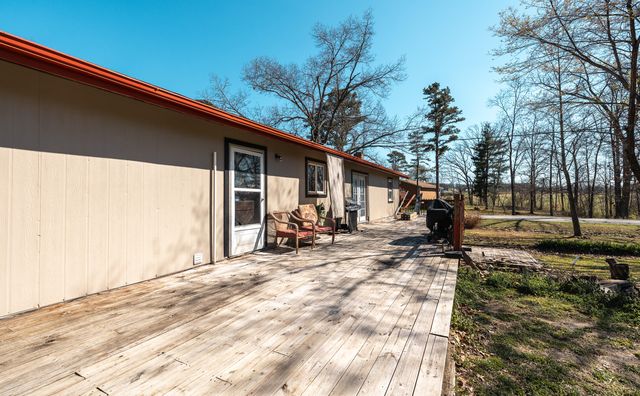 1325 W Crest Drive, Houston, MO 65483