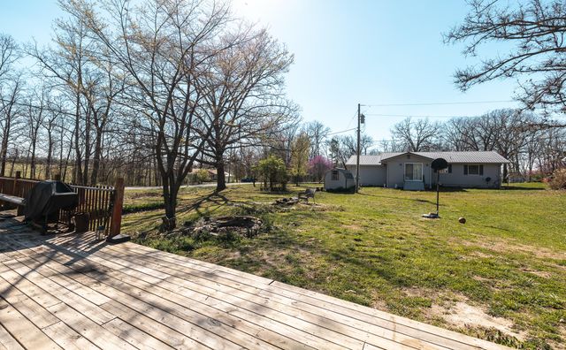 1325 W Crest Drive, Houston, MO 65483
