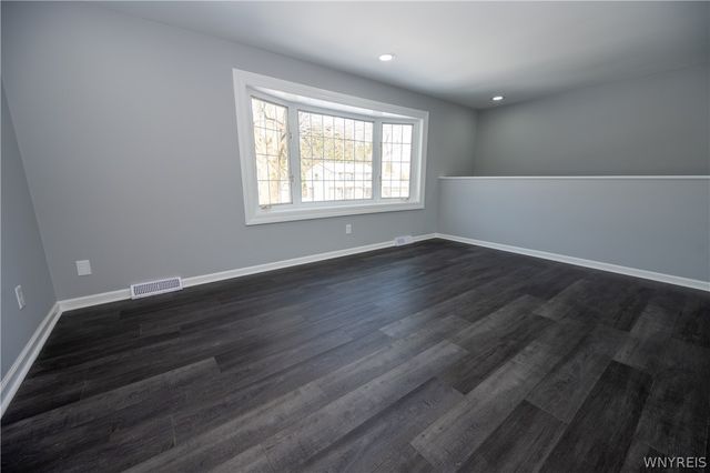 77 Roosevelt Avenue, West Seneca, NY 14224