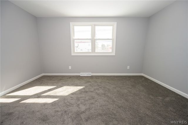 77 Roosevelt Avenue, West Seneca, NY 14224