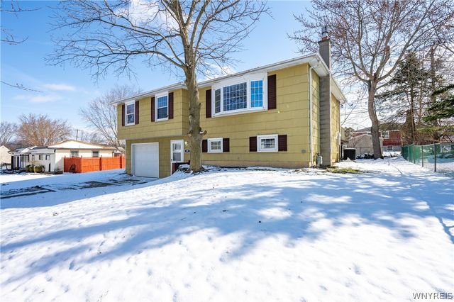 77 Roosevelt Avenue, West Seneca, NY 14224