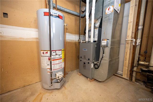 77 Roosevelt Avenue, West Seneca, NY 14224