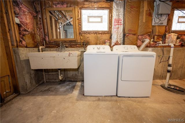 77 Roosevelt Avenue, West Seneca, NY 14224