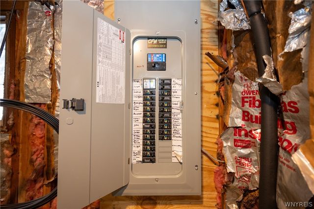 77 Roosevelt Avenue, West Seneca, NY 14224