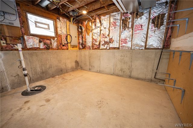 77 Roosevelt Avenue, West Seneca, NY 14224