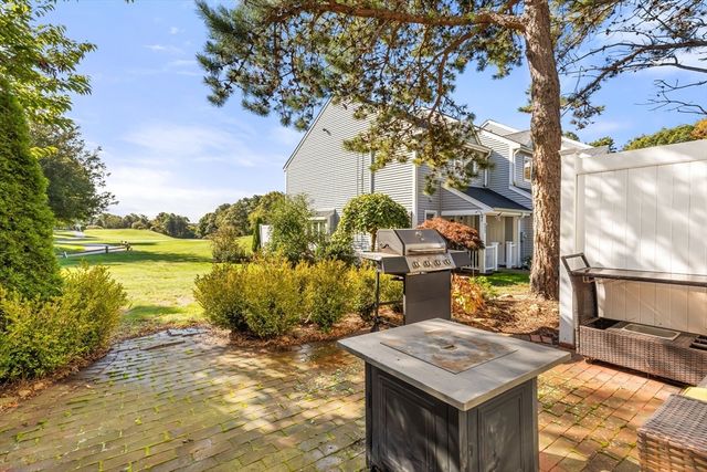 20 Westcliff Dr 20, Plymouth, MA 02360