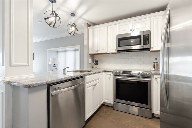 20 Westcliff Dr 20, Plymouth, MA 02360