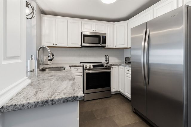 20 Westcliff Dr 20, Plymouth, MA 02360