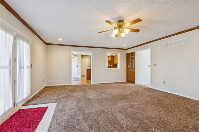 15424 Poplar Street, Basehor, KS 66007