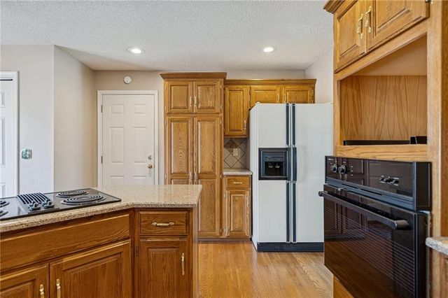 15424 Poplar Street, Basehor, KS 66007