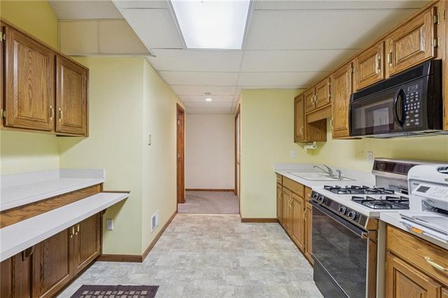 15424 Poplar Street, Basehor, KS 66007