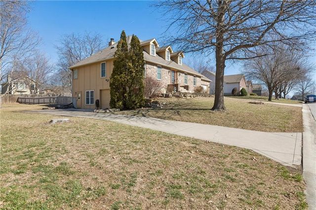 15424 Poplar Street, Basehor, KS 66007