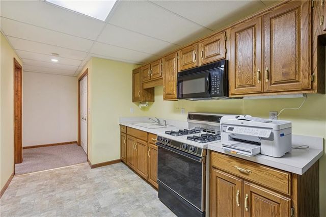 15424 Poplar Street, Basehor, KS 66007