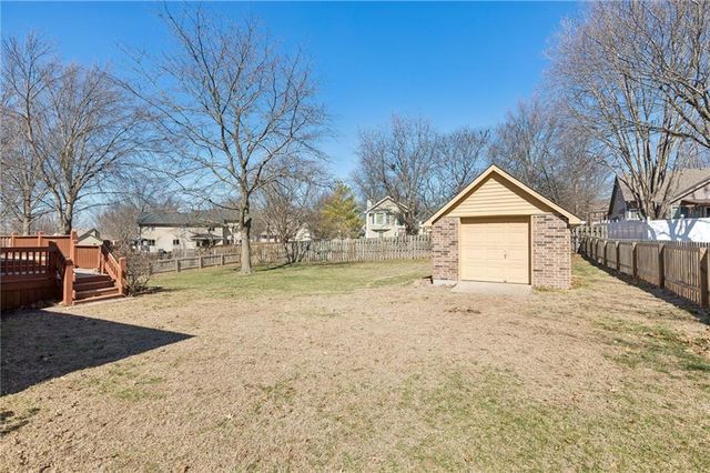 15424 Poplar Street, Basehor, KS 66007