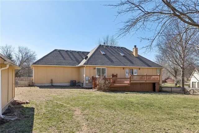 15424 Poplar Street, Basehor, KS 66007