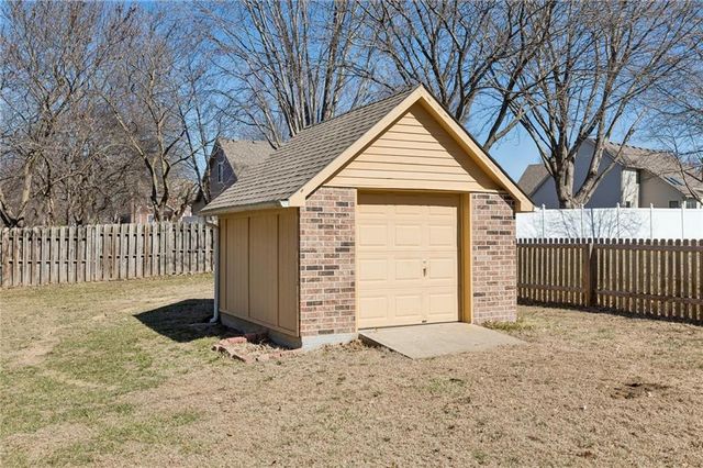 15424 Poplar Street, Basehor, KS 66007