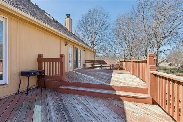 15424 Poplar Street, Basehor, KS 66007