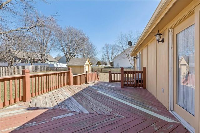 15424 Poplar Street, Basehor, KS 66007