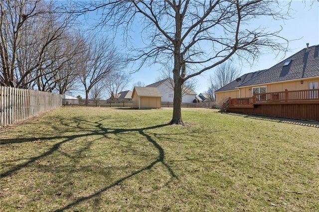 15424 Poplar Street, Basehor, KS 66007
