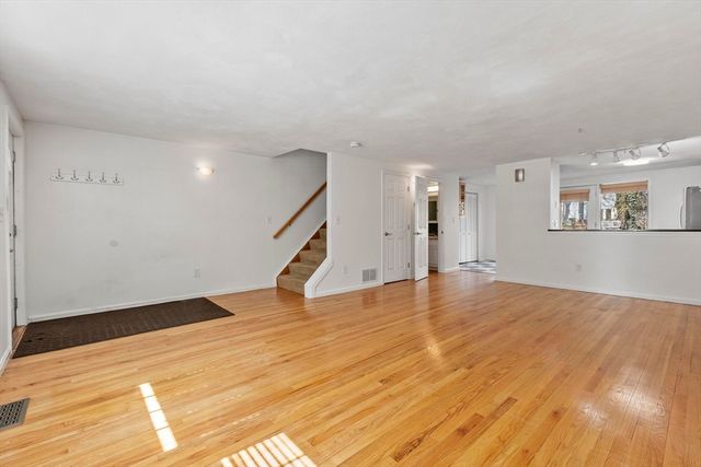 111 Brigham St 11B, Hudson, MA 01749