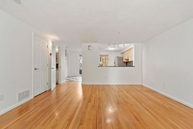 111 Brigham St 11B, Hudson, MA 01749