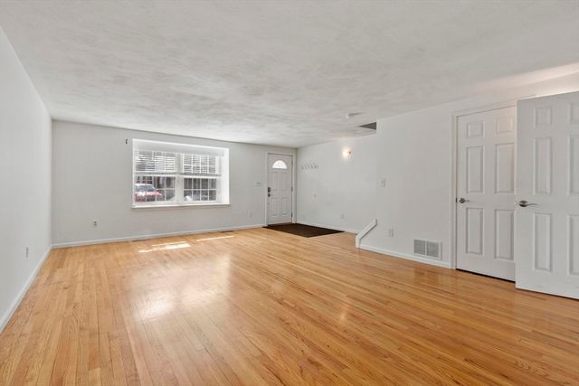 111 Brigham St 11B, Hudson, MA 01749