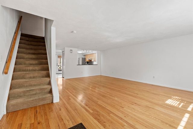 111 Brigham St 11B, Hudson, MA 01749