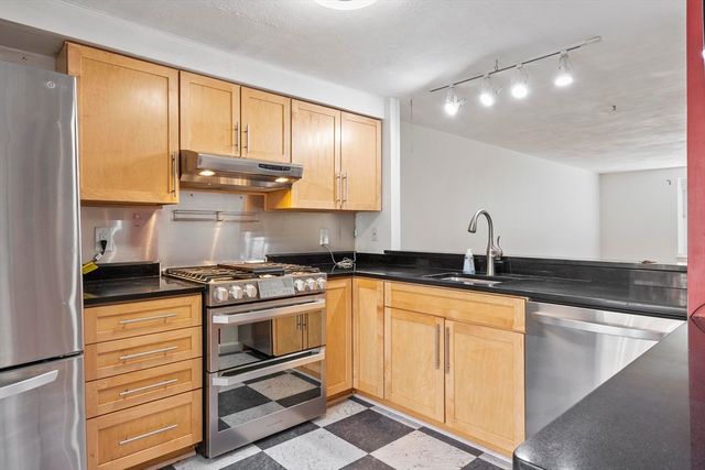 111 Brigham St 11B, Hudson, MA 01749