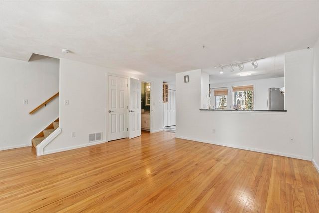 111 Brigham St 11B, Hudson, MA 01749