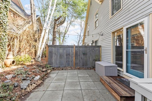 111 Brigham St 11B, Hudson, MA 01749