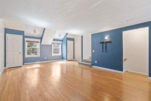 111 Brigham St 11B, Hudson, MA 01749