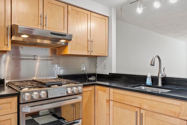 111 Brigham St 11B, Hudson, MA 01749