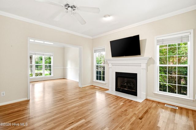 6006 Forest Creek Circle, Wilmington, NC 28403