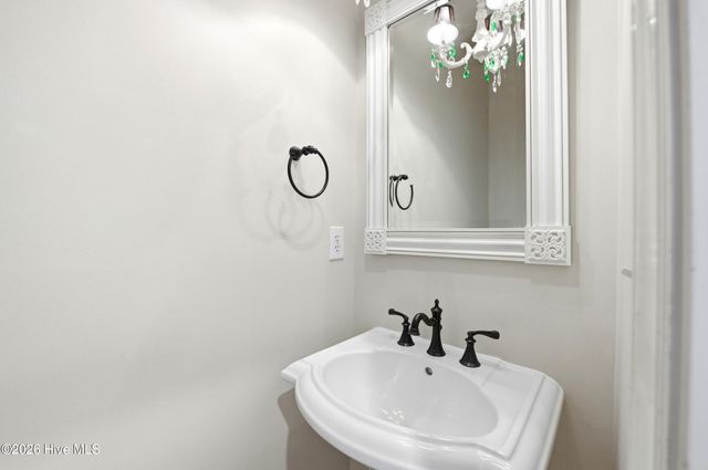 6006 Forest Creek Circle, Wilmington, NC 28403