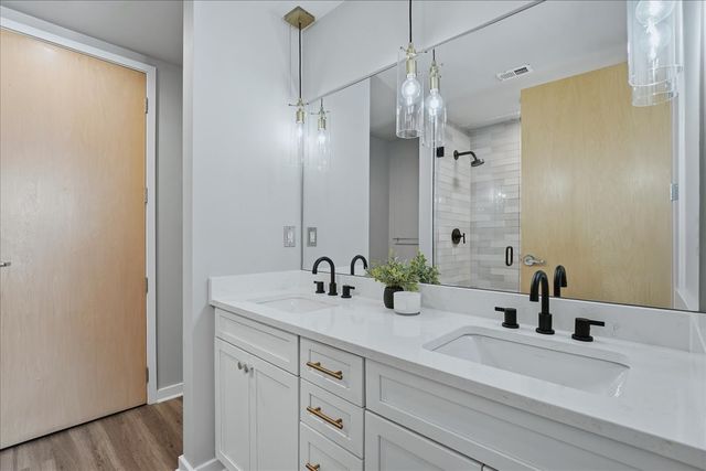 600 12th Ave S Apt 640, Nashville, TN 37203