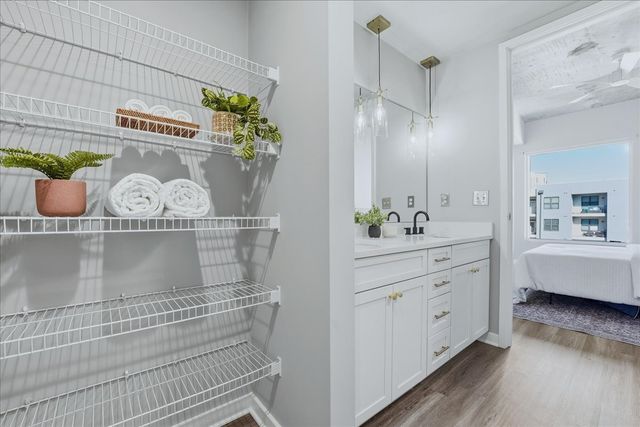 600 12th Ave S Apt 640, Nashville, TN 37203