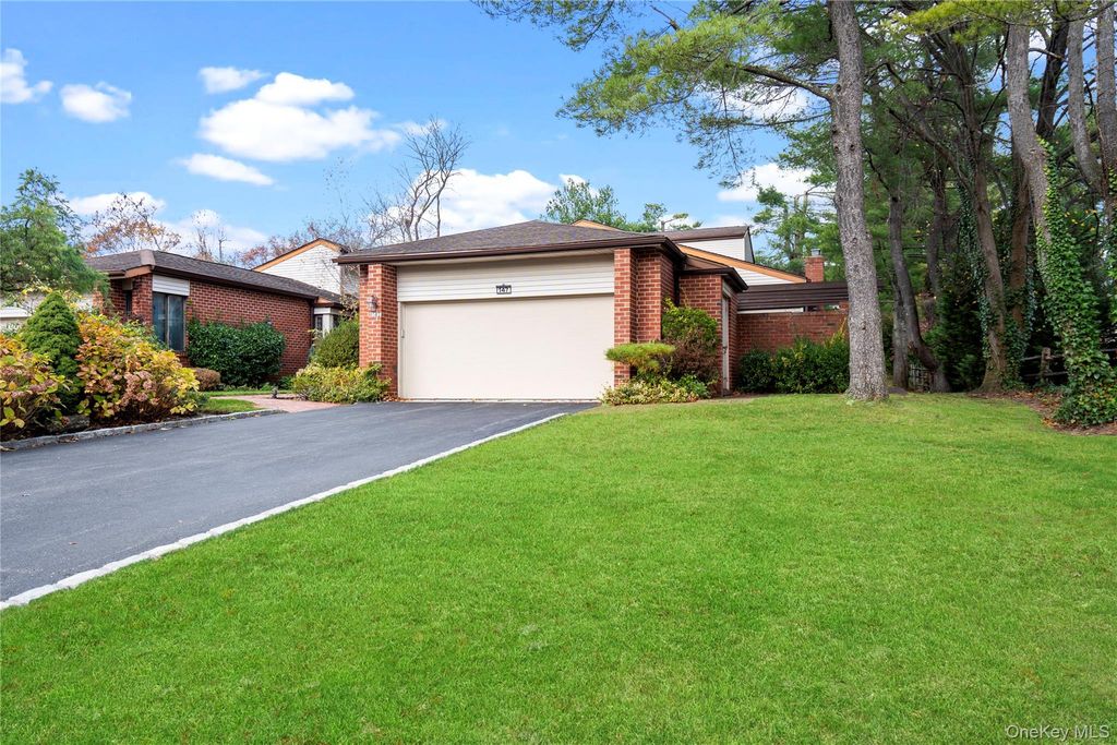 147 Darters Lane, Manhasset, NY 11030