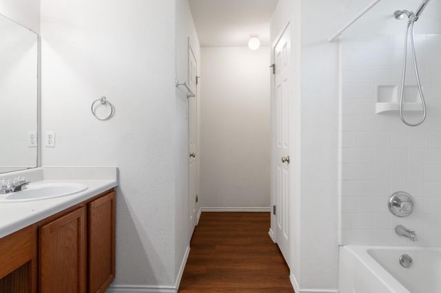 128 Star Of Texas DR, Kyle, TX 78640