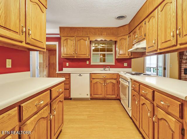 421 Warrior Lane, Harriman, TN 37748