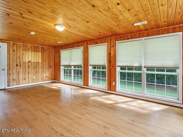 421 Warrior Lane, Harriman, TN 37748