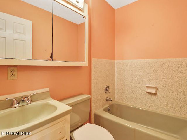 421 Warrior Lane, Harriman, TN 37748
