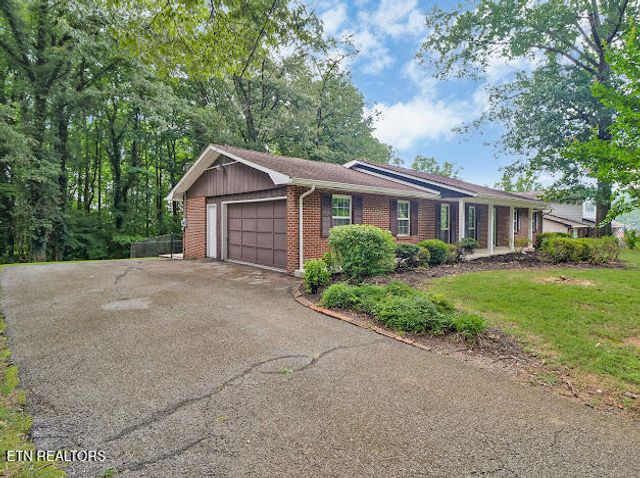 421 Warrior Lane, Harriman, TN 37748