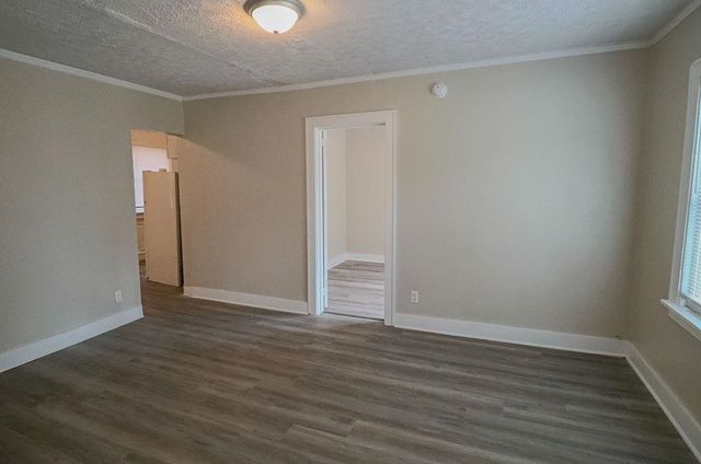 306 E Pine St, Wichita, KS 67214