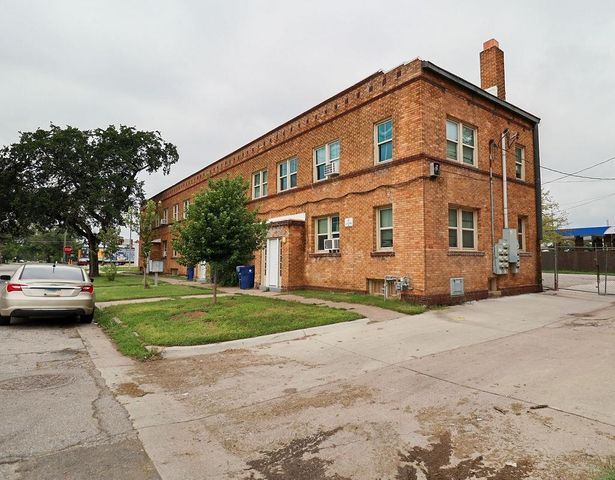 306 E Pine St, Wichita, KS 67214