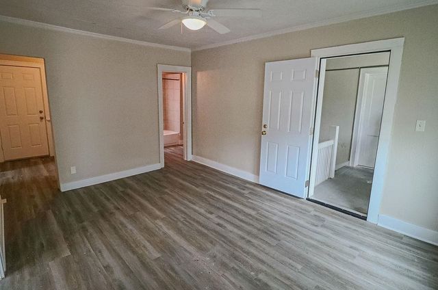 306 E Pine St, Wichita, KS 67214