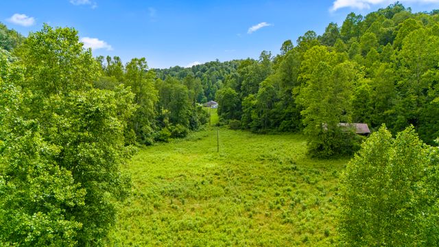 1235 Greenbrier Branch Road, Campton, KY 41301
