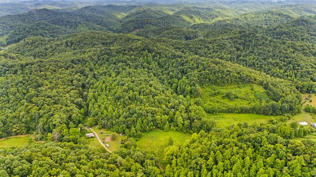 1235 Greenbrier Branch Road, Campton, KY 41301